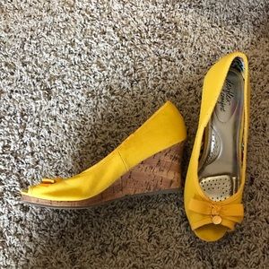 Need a pop of color? Perfect yellow wedges!
